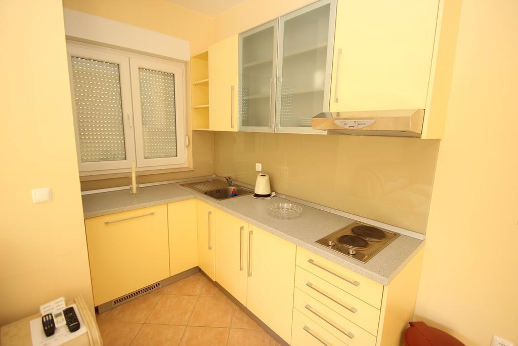 Apartments Villa Astra & Pinija Brela Habitación foto